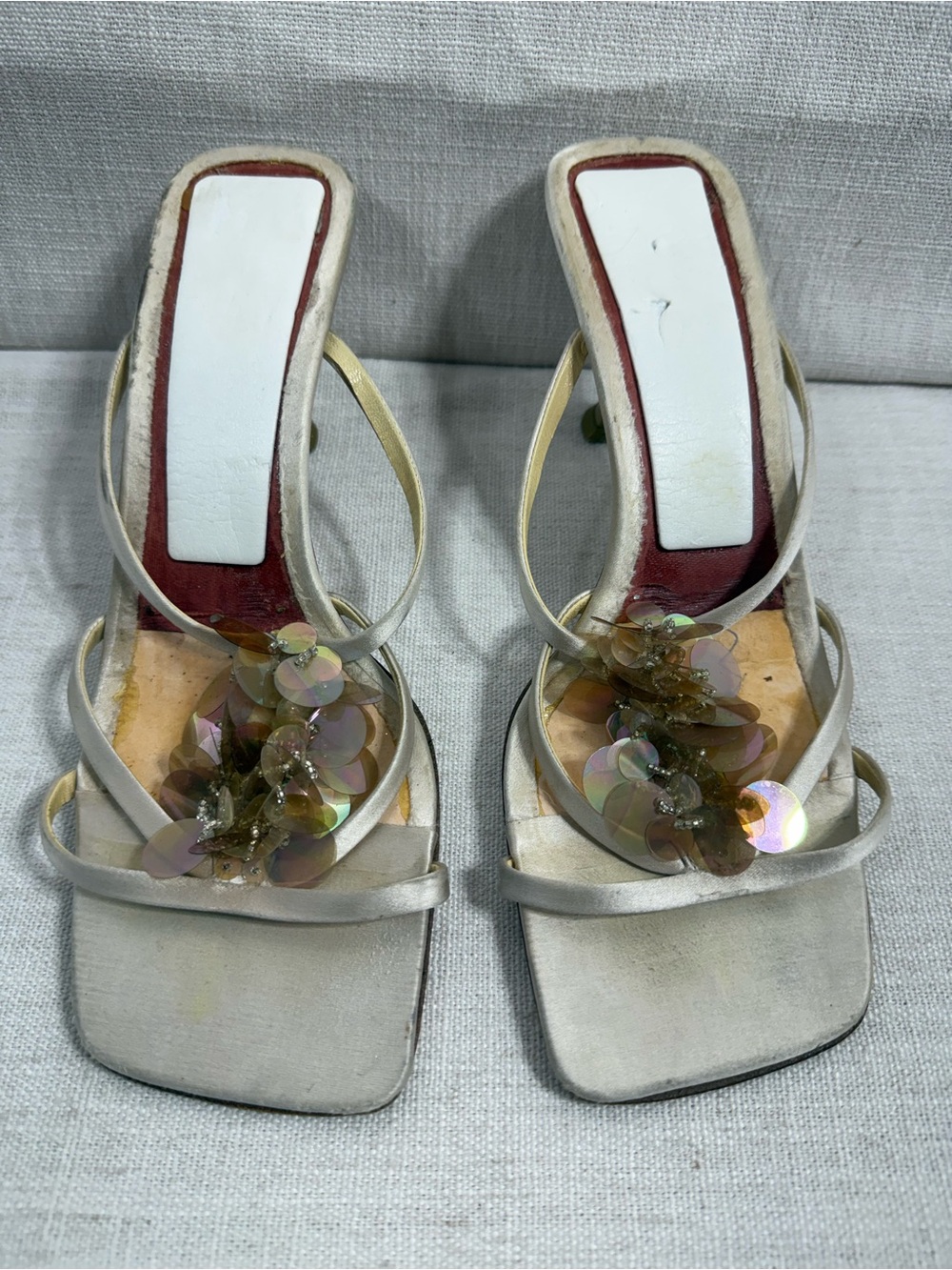 Prada Sequin Heels ,, is missing the upper top Line in cream Color